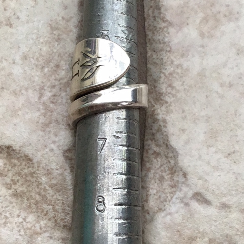 Monogrammed H Silverware ring. - Picture 5 of 6
